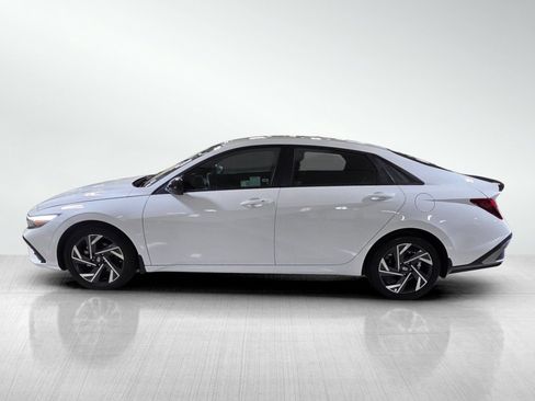 Certified 2025 Hyundai Elantra Sport FWD image 4