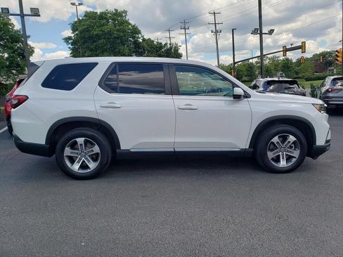 Used 2025 Honda Pilot EX-L image 10