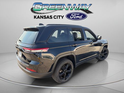 Used 2023 Jeep Grand Cherokee Altitude AWD/4WD image 8