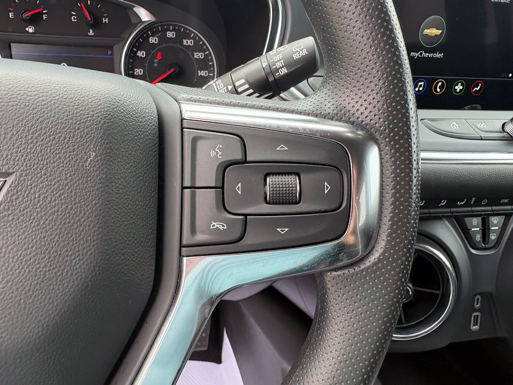 Used 2025 Chevrolet Blazer LT FWD image 19