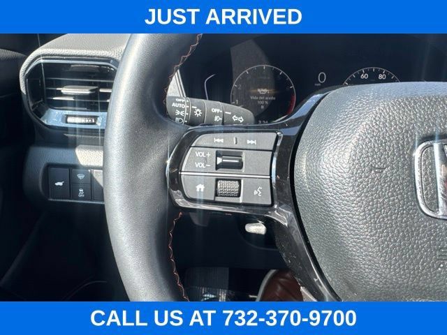 Used 2025 Honda Pilot TrailSport image 15