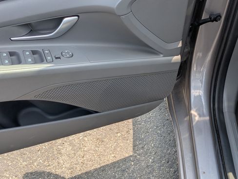Used 2025 Hyundai Elantra SEL FWD image 16