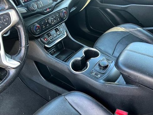 Used 2020 GMC Terrain SLT image 14