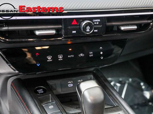 Used 2025 Nissan Kicks SR image 24