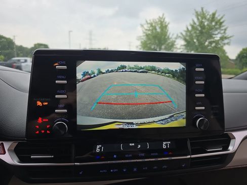 Certified 2024 Toyota Sienna XLE FWD image 27