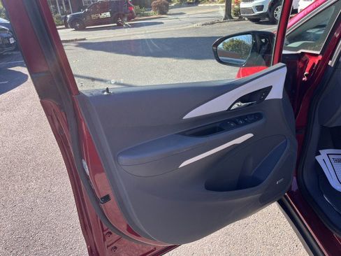 Used 2017 Chevrolet Bolt Premier w/ Driver Confidence II Package image 10