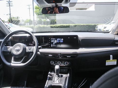 Used 2025 Nissan Kicks SV FWD image 16