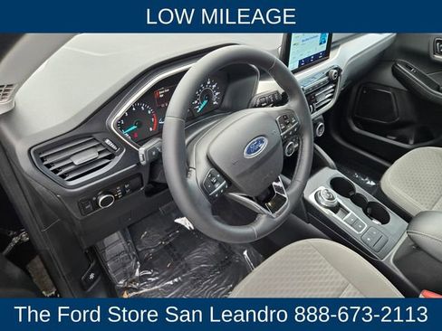 Certified 2022 Ford Escape SE w/ SE Sport Appearance Package image 3