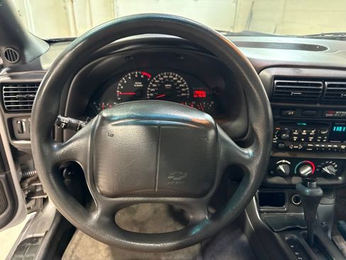 Used 2002 Chevrolet Camaro LT w/ Preferred Equipment Group 1 RWD image 11
