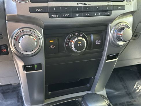 Used 2011 Toyota 4Runner SR5 AWD/4WD image 31