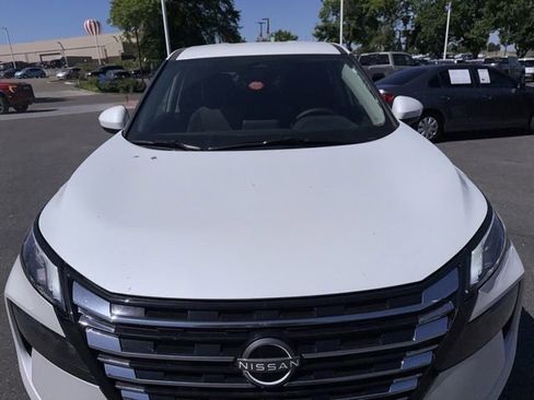 Used 2026 Nissan Rogue SV AWD/4WD image 2