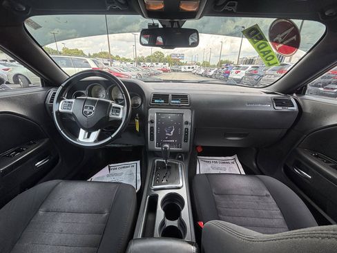 Used 2014 Dodge Challenger SXT RWD image 14