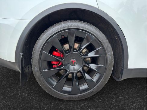 Used 2023 Tesla Model Y Long Range AWD/4WD image 13