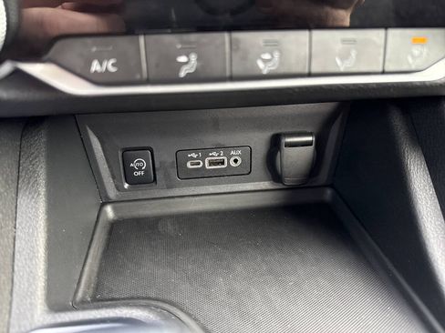 Used 2024 Nissan Sentra SV FWD image 24