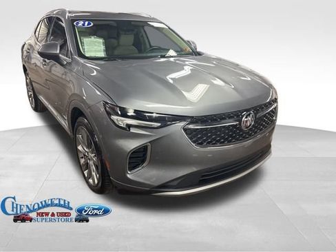 Used 2021 Buick Envision Avenir w/ Technology Package II image 2