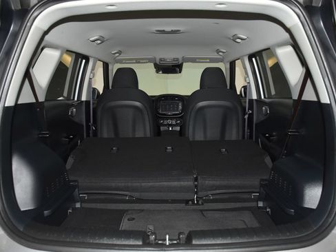 Used 2025 Kia Soul LX w/ LX Technology Package FWD image 30