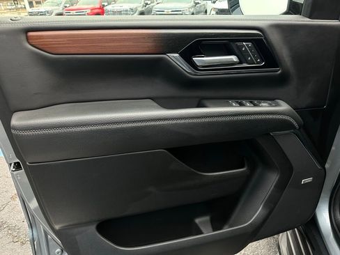 Certified 2025 GMC Yukon Denali image 12