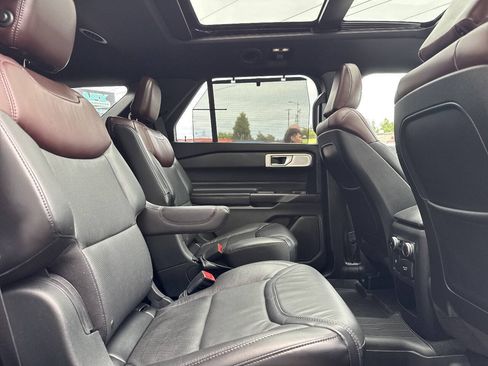 Used 2020 Ford Explorer Platinum w/ Premium Technology Package AWD/4WD image 21