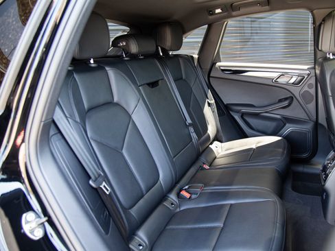 Certified 2023 Porsche Macan AWD/4WD image 25