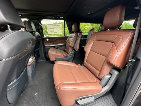 New 2026 Lincoln Navigator L Reserve AWD/4WD image 19