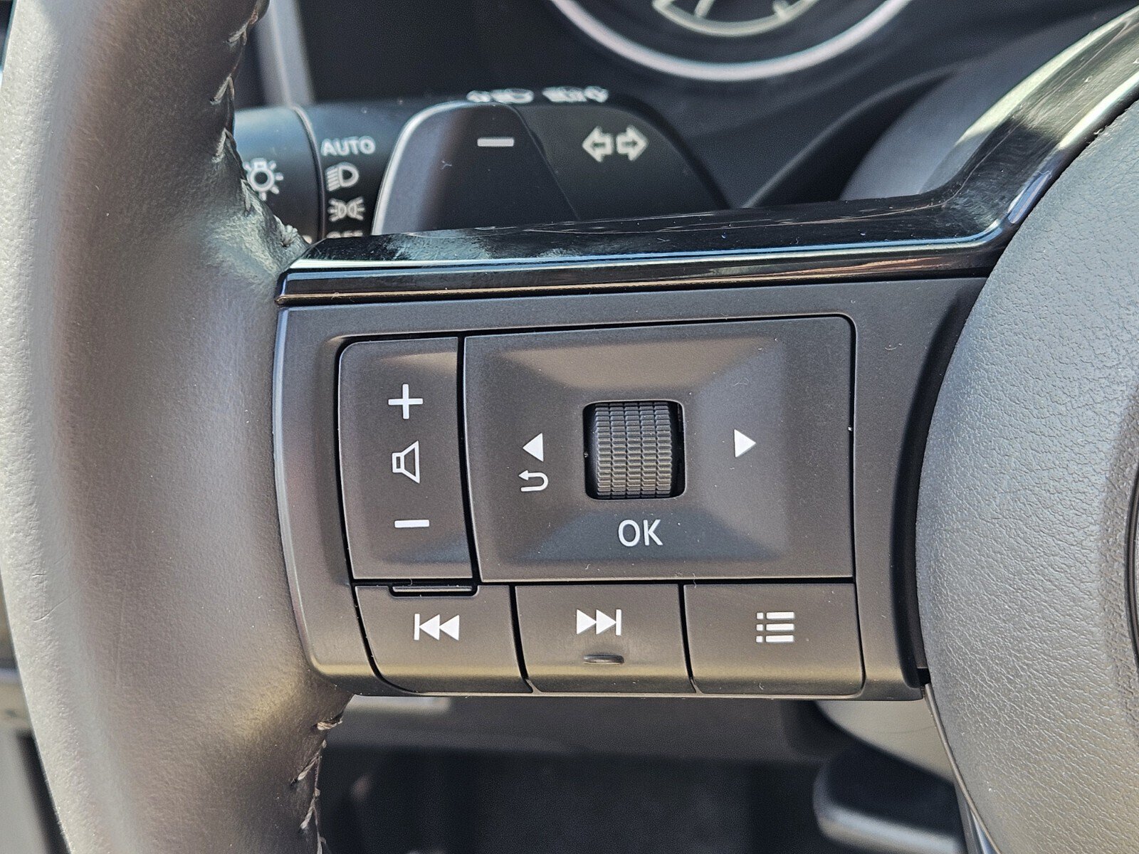 Used 2023 Nissan Rogue SL w/ SL Premium Package FWD image 26