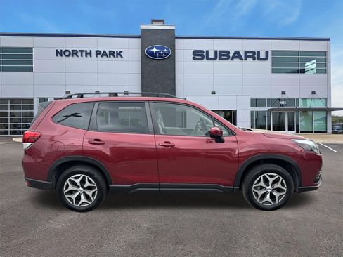 Used 2024 Subaru Forester Premium AWD/4WD image 2