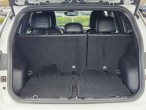 Used 2023 Jeep Compass Limited image 23