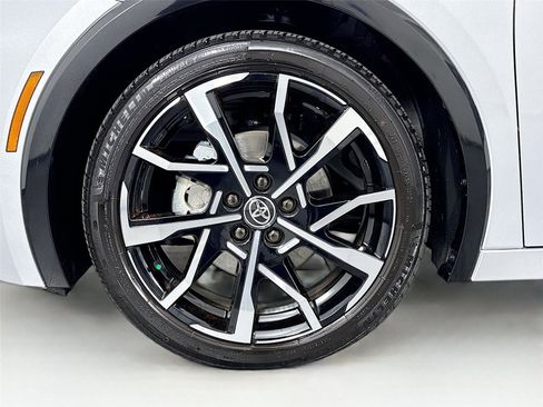 Used 2025 Toyota Prius Plug-In Hybrid image 41