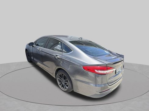 Used 2019 Ford Fusion SE w/ Equipment Group 151A FWD image 3