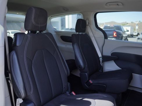 Used 2023 Chrysler Voyager LX image 28