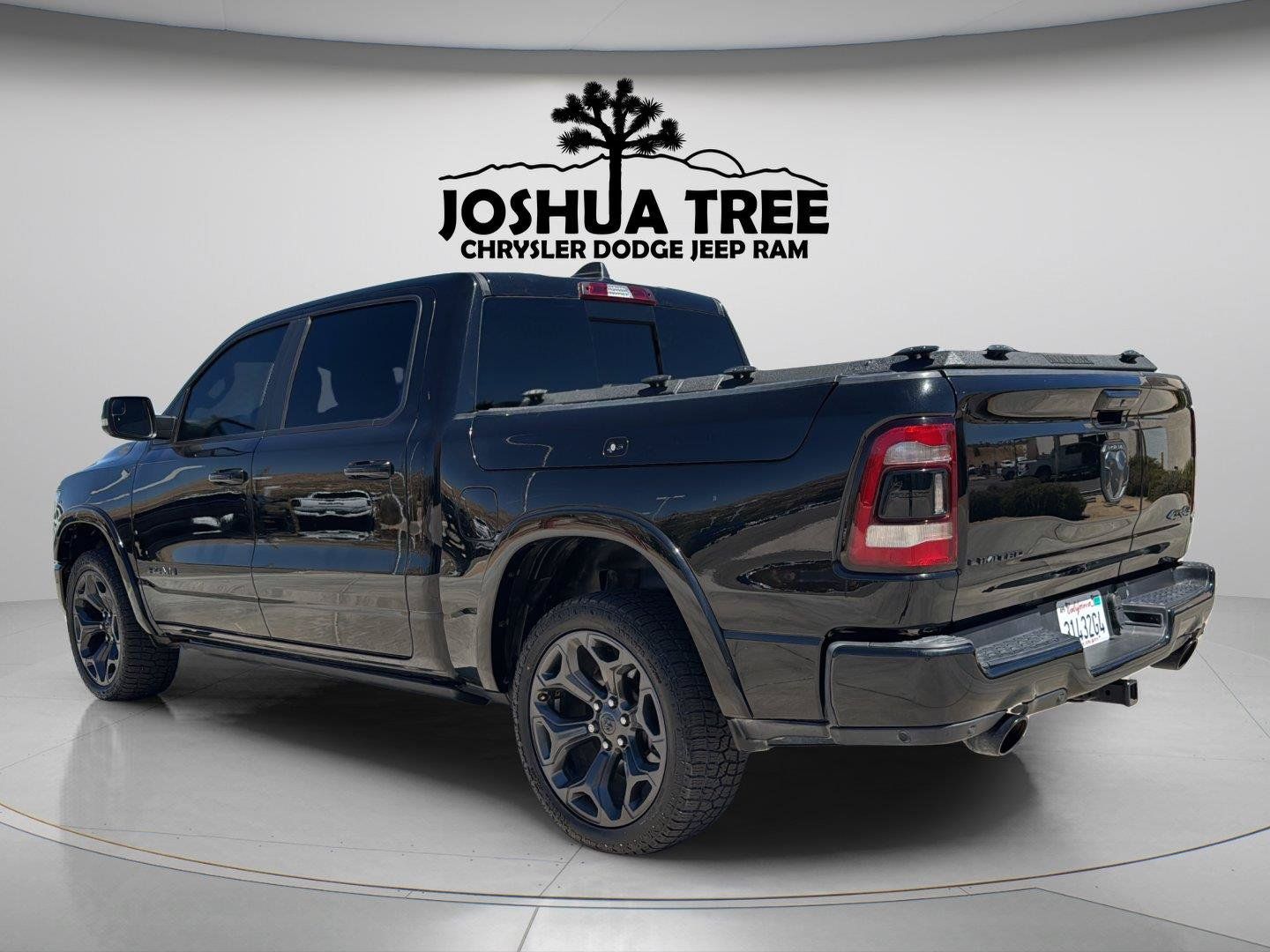 Used 2020 RAM 1500 Limited w/ Black Appearance Package AWD/4WD image 5