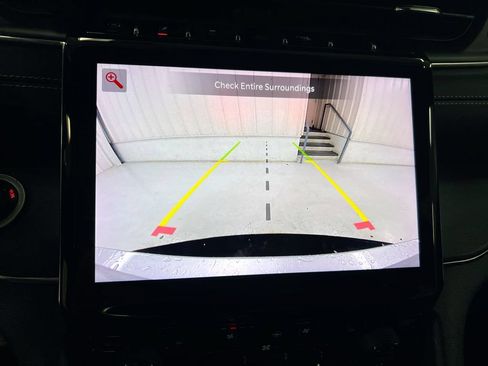 Used 2023 Jeep Grand Cherokee L Overland w/ Luxury Tech Group IV AWD/4WD image 16