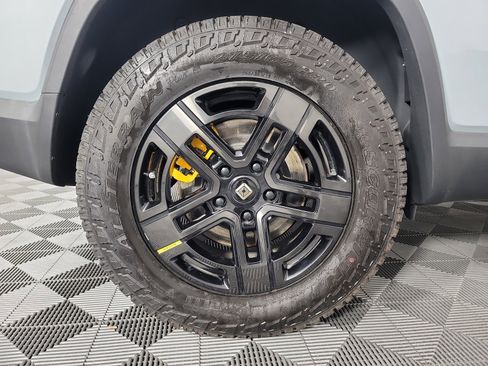 Used 2022 Rivian R1S Launch Edition image 12