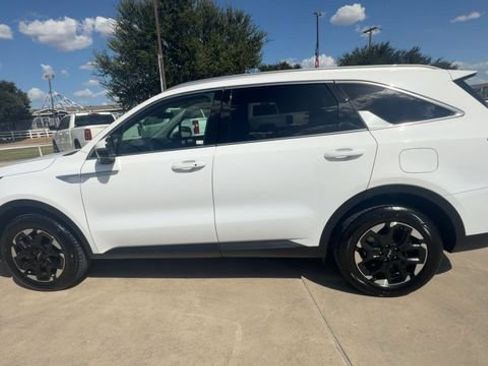 Used 2024 Kia Sorento S AWD/4WD image 5