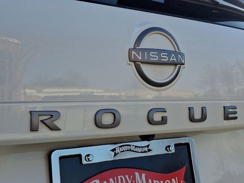 Used 2024 Nissan Rogue S image 29