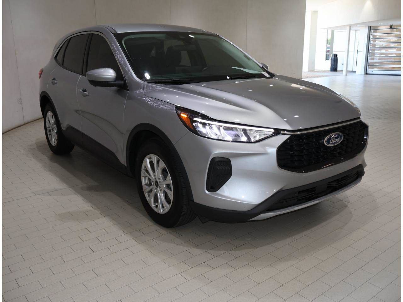 Used 2023 Ford Escape Active w/ Tech Pack #2 FWD image 6