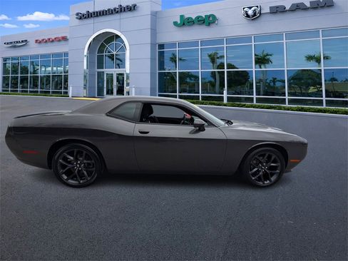 Used 2019 Dodge Challenger SXT w/ Blacktop Package image 8