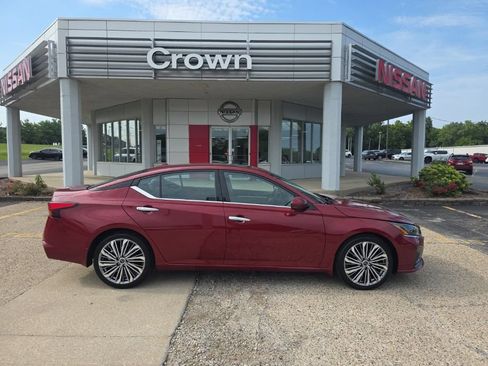 Used 2025 Nissan Altima 2.5 SL FWD image 2