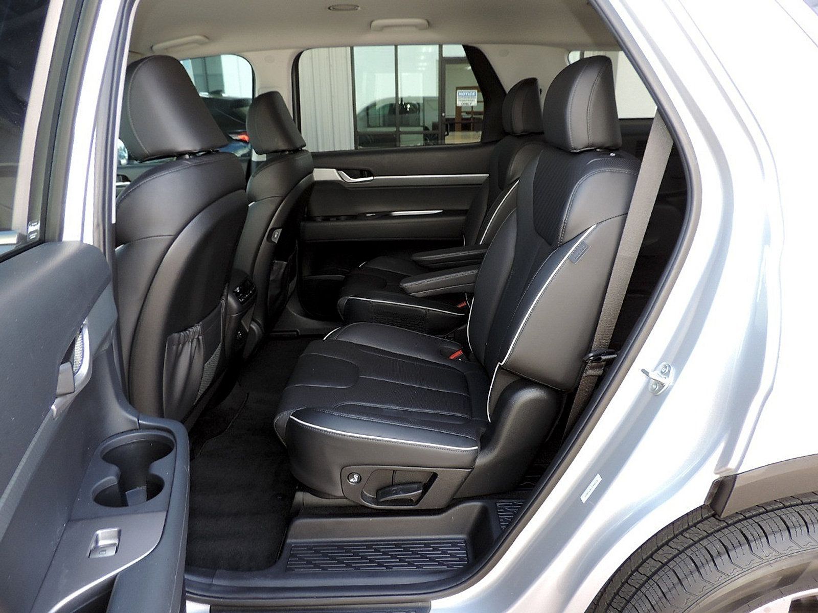 Used 2025 Hyundai Palisade SEL FWD image 13