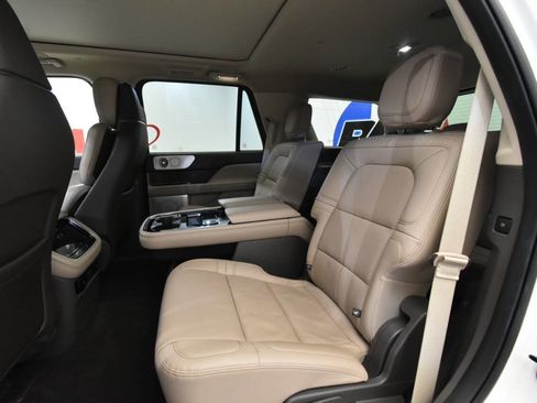 Used 2022 Lincoln Navigator Reserve image 15