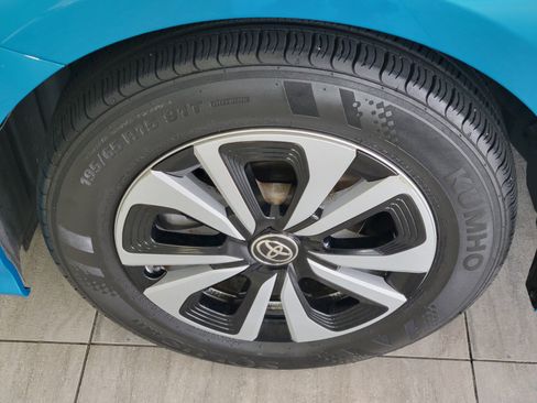 Used 2019 Toyota Prius Prime Premium w/ Carpet Mat Package FWD image 9