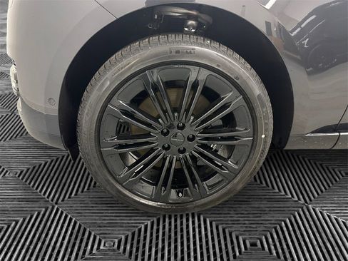 New 2026 Land Rover Range Rover Long Wheelbase SE image 14