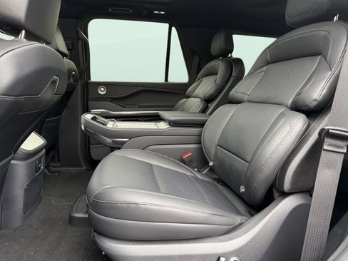 New 2026 Lincoln Navigator Reserve AWD/4WD image 23
