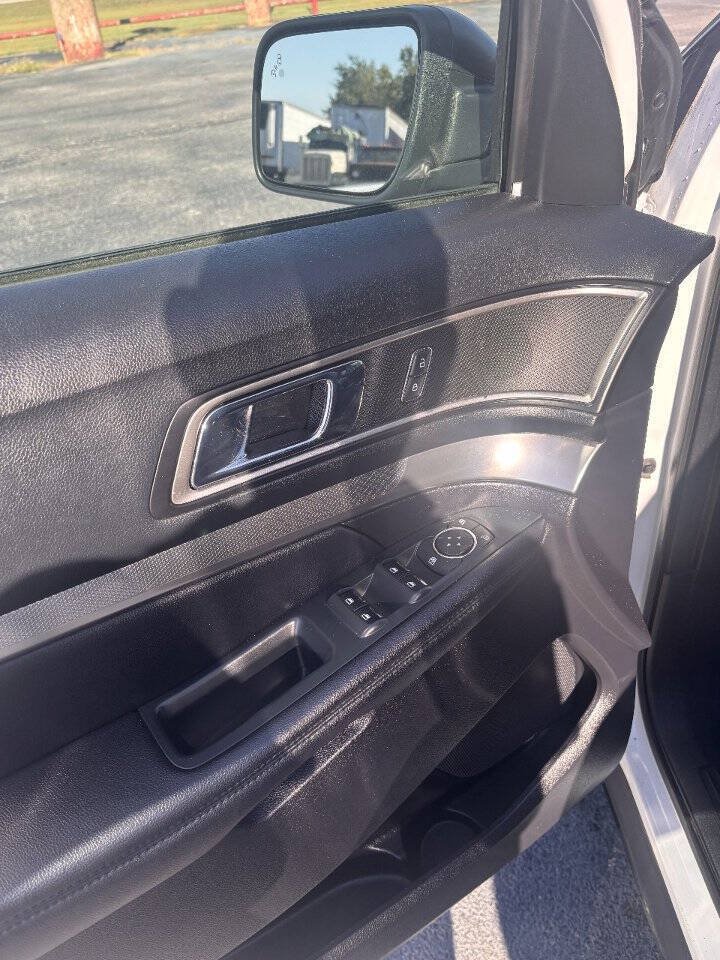 Used 2019 Ford Explorer XLT w/ Equipment Group 202A FWD image 8
