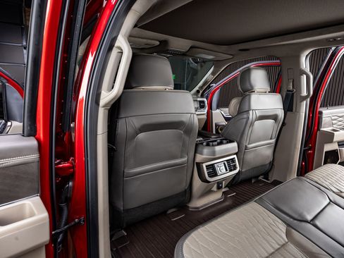 Used 2025 Ford F250 Platinum w/ Platinum Plus Package image 35