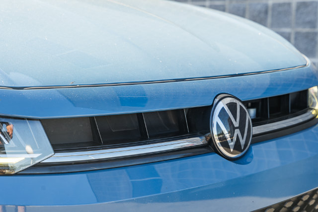 Used 2025 Volkswagen Jetta SE FWD image 12