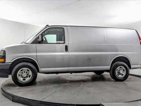 Used 2024 Chevrolet Express 2500 w/ Driver Convenience Package RWD image 3