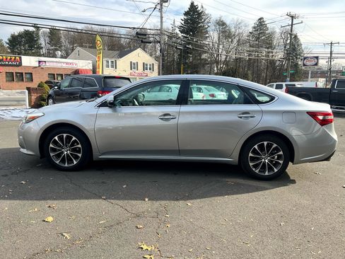 Used 2016 Toyota Avalon XLE Premium image 2