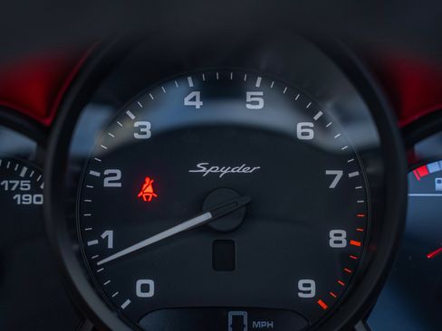 Used 2016 Porsche Boxster Spyder image 37