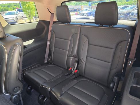 Used 2019 GMC Acadia Denali w/ Technology Package FWD image 10